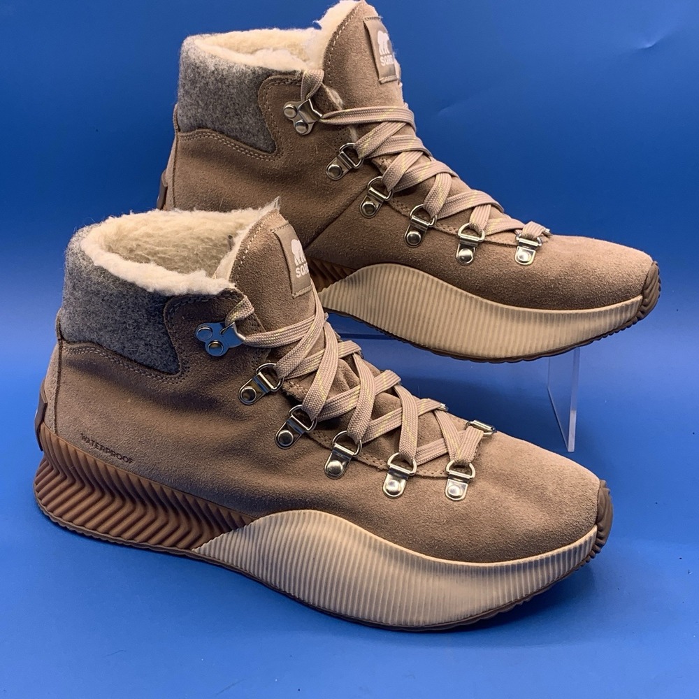 Sorel Women's Out 'N About III Conquest WP boots Brown Lace Up - Size 9